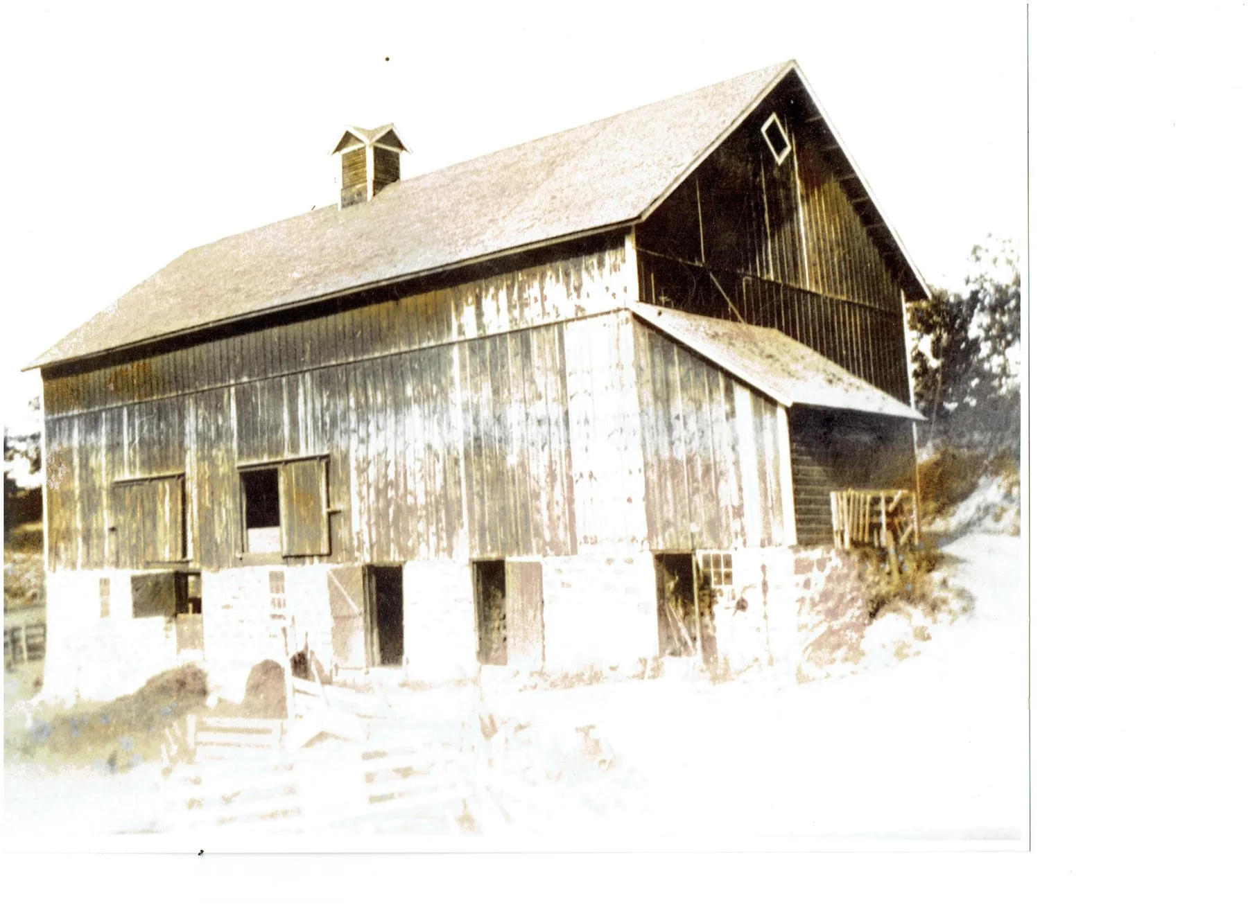 The old barn before the renovation began.